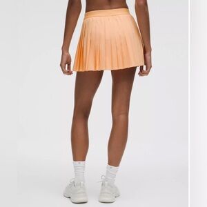 High-Rise Pleated Tennis Skirt. 6
Lululemon
Condition: NWT, never worn